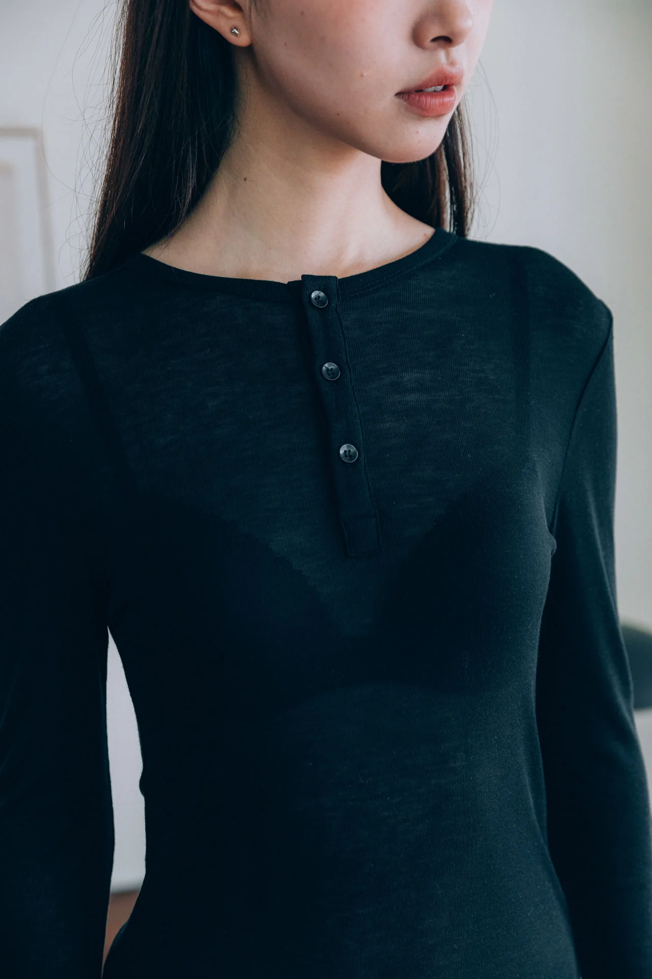 Hugh Tencel Henley, Black - Image 13