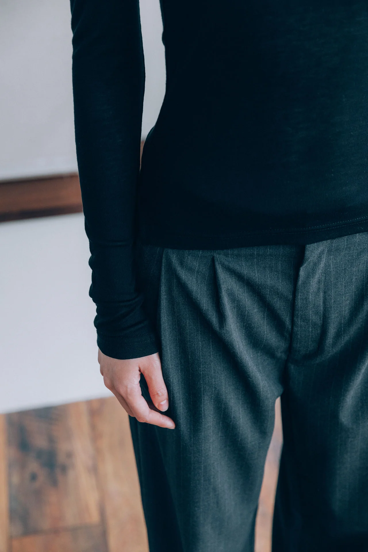 Hugh Tencel Henley, Black - Image 14